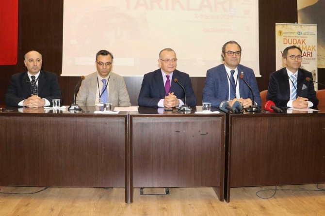 Uzmanlar: Damak yarığı ameliyatları çocuk 18 aylık olmadan yapılmalı