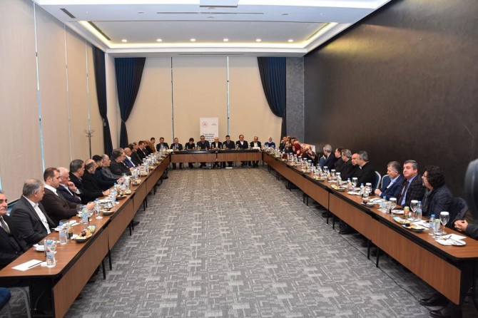 Diyarbakır'da "Cumhurbaşkanlığı Hükümet Sistemi" çalıştayı gerçekleştirildi