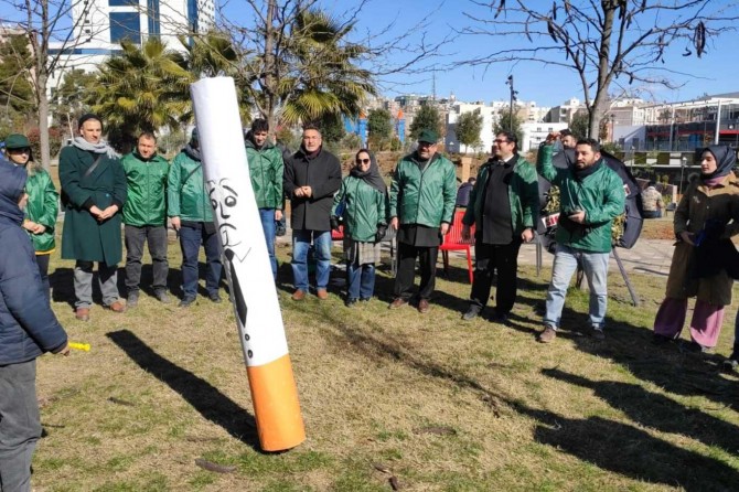 Şanlıurfa Atatürk Bulvarı'nda sigarayı taşlama eylemi