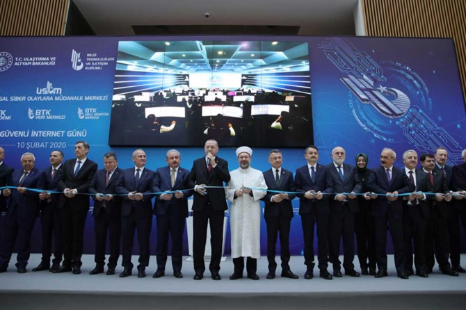 Erdoğan: "Teknolojiyi bilinçli kullanan özgür bireyler görmek istiyoruz"