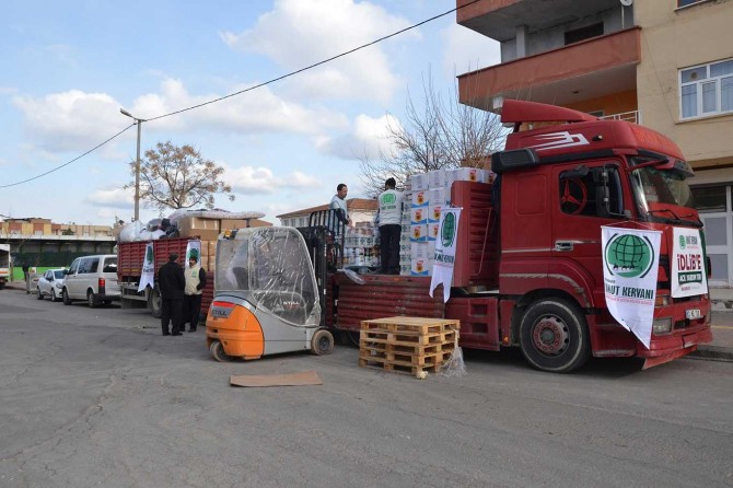 Umut Kervanı, İdlib'e 3'üncü yardım TIR'ını gönderdi