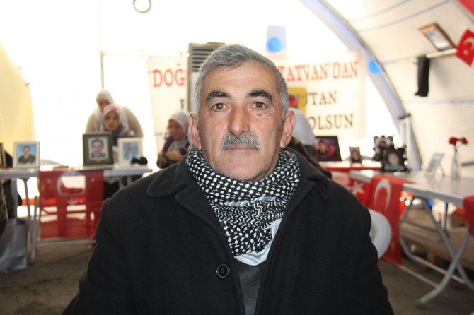 Diyarbakır'daki evlat nöbetine bir aile daha katıldı