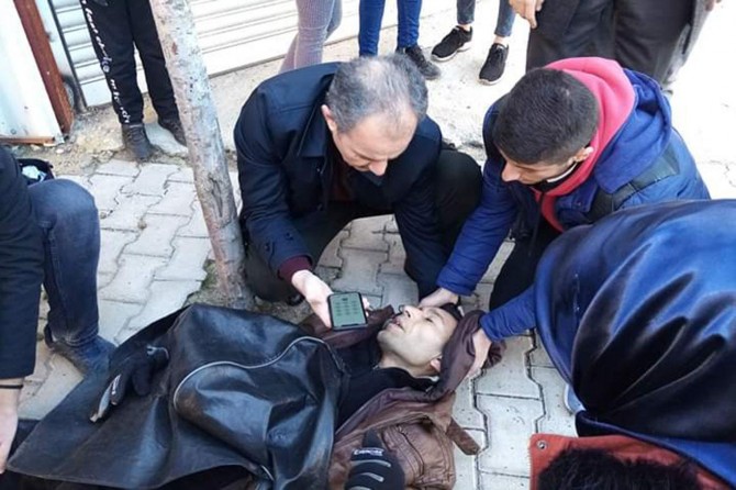 Adıyaman'daki kazada yaralananlara ilk müdahaleyi belediye başkanı yaptı