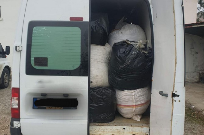 İnsan vücuduna sarılı gümrük kaçağı sigara ele geçirildi