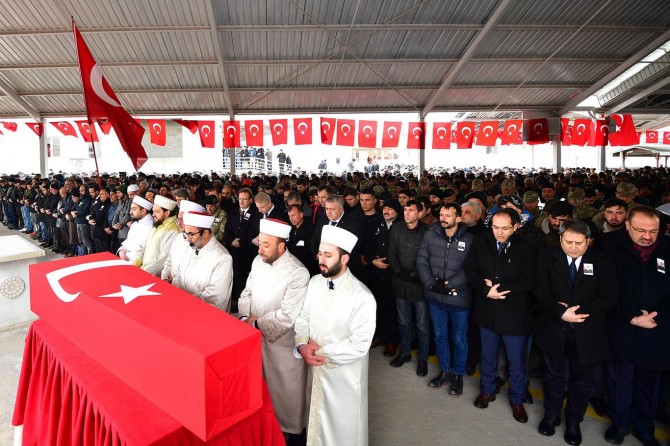 İdlib'deki saldırıda hayatını kaybeden asker defnedildi