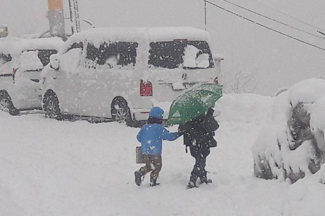 Olumsuz hava şartları nedeniyle birçok ilde okullar tatil edildi