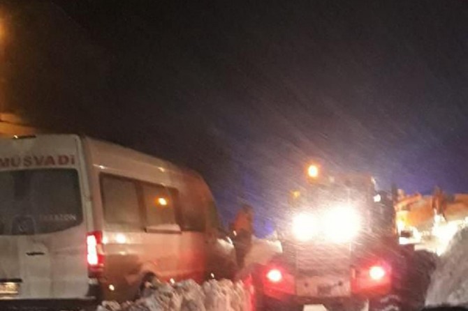 Gümüşhane-Trabzon karayolu Zigana Dağı mevkiinde çığ düştü