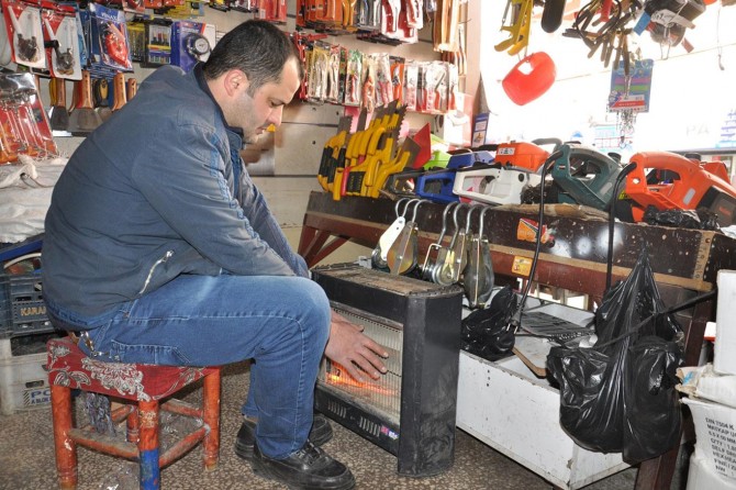 Yüksek elektrik faturalarına tepki gösteren esnaftan yetkililere çağrı
