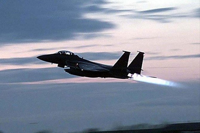 Amerîkaya îşxalker li Sûrîyê êrîşî 2 xalên leşkerî kirin