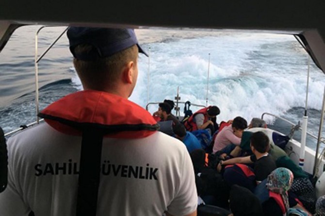51 irregular migrants held in western Turkey