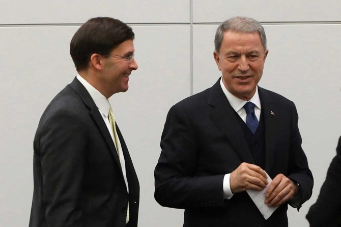 Bakan Akar, ABD'li mevkidaşı işe görüştü