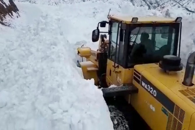 Adıyaman kırsalında 3 metreyi geçen karla mücadele çalışması