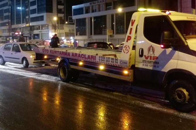 Buzlanma nedeniyle zincirleme kaza meydana geldi