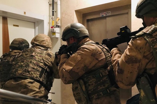 Bitlis’te 10 PKK şüphelisi gözaltına alındı