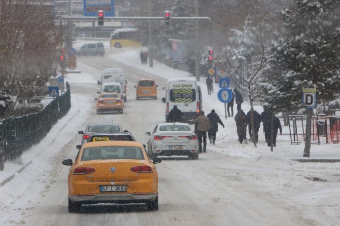 Mardin’de etkili olan kar yağışı hayatı olumsuz etkiledi
