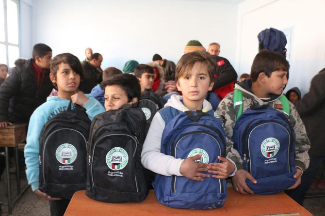 Resulayn'da öğrencilere kırtasiye, ihtiyaç sahiplerine de soba yardımı yapıldı