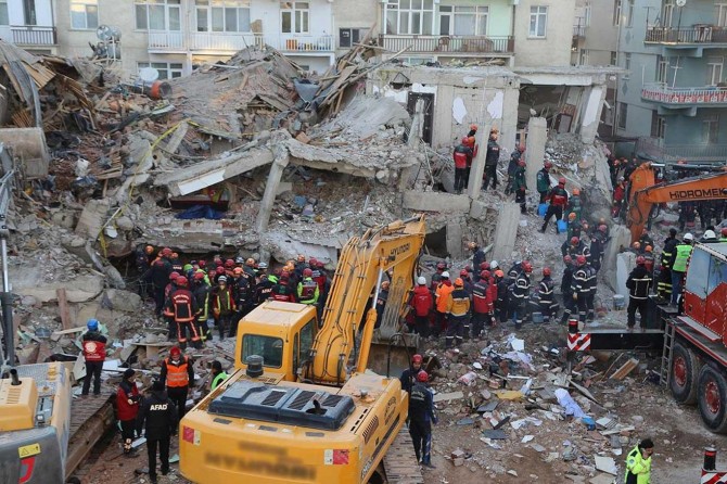 İçişleri Bakanlığı: Depremzedelerin yaraları hızla sarılıyor