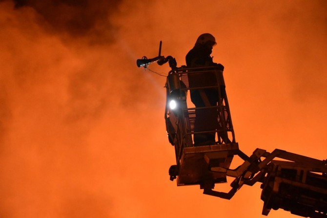 Adana'daki yangın üç gündür söndürülemiyor