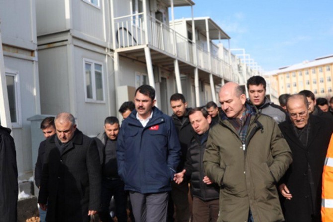 Bakanlar Kurum ve Soylu deprem bölgesinde incelemelerde bulundu