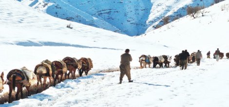 Gizli saklı yapmıyoruz askerler bizi izliyor