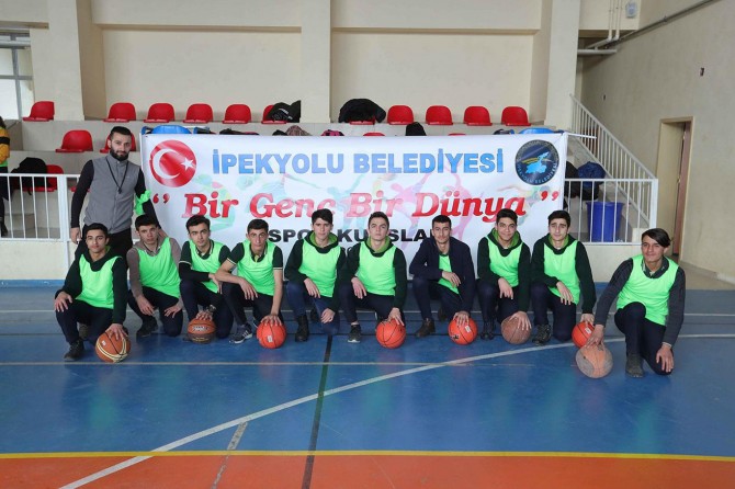 Van'da "Bir Genç Bir Dünya" spor kursları yoğun ilgi görüyor