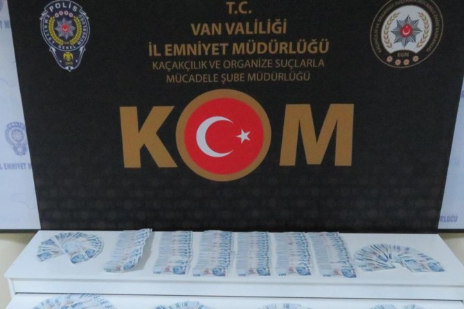 Van’da sahte paralarla araba satın alan şahıslar polis tarafından yakalandı