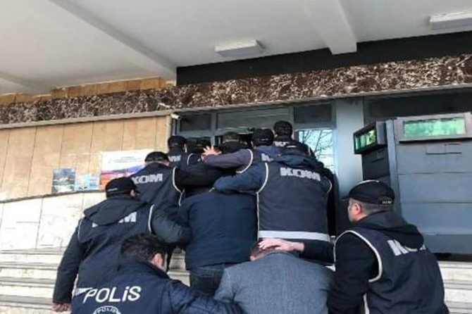 Malatya’da FETÖ den eski emniyet personeli 13 kişi gözaltına alındı