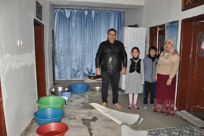 Batmanlı engelli vatandaş, evinin onarılması için yardım bekliyor