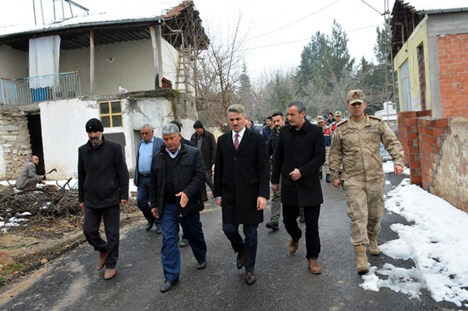 Malatya Valisi Aydın Baruş deprem bölgesinde incelemelerde bulundu