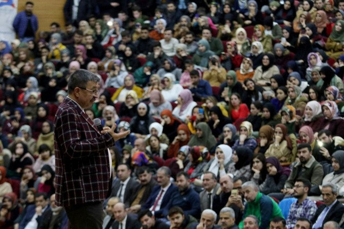 Yazar Hayati İnanç ile "Can Veren Pervaneler" isimli söyleşi yoğun ilgi gördü