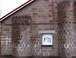 Fransa'da Camiye Irkçı Saldırı