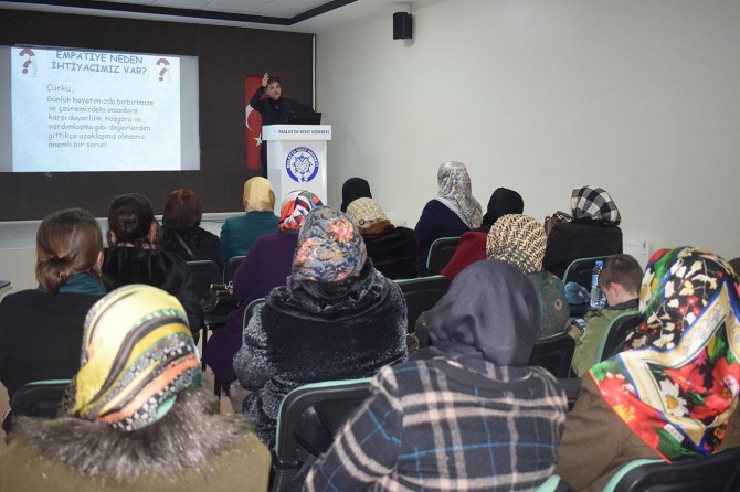 Malatya'da "İnsan ilişkilerinde empatinin önemi" anlatıldı