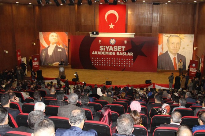 Diyarbakır'da Ak Parti siyaset akademisi kursu düzenlendi