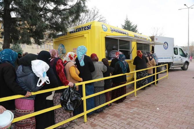 Şahinbey Belediyesi vatandaşlara her gün ücretsiz çorba dağıtıyor