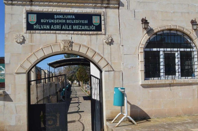 Bakımı yapılmayan mezarlıklarla ilgili Büyükşehir Belediyesine tepki