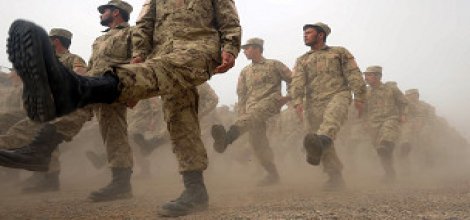 Afganistan'da Nato askerine 'içeriden saldırı'