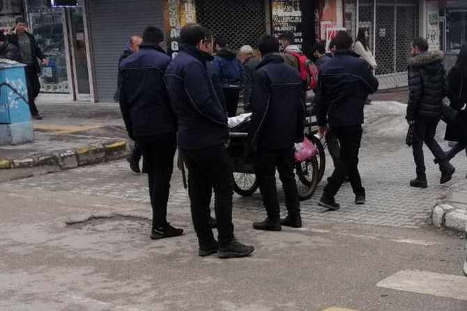 Van'da yüksek fiyatla satılmak istenen maskelere zabıta ekipleri el koydu