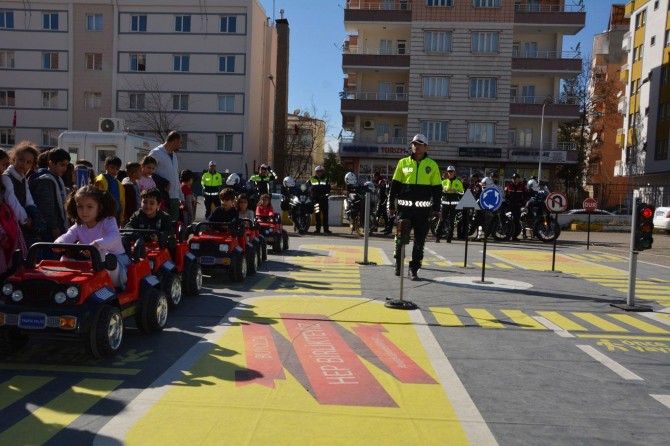 Batman'da öğrencilere uygulamalı trafik eğitimi verildi