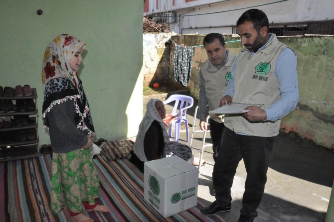 Umut Kervanı Regaib Kandili münasebetiyle yüzlerce aileye yardım ulaştırdı