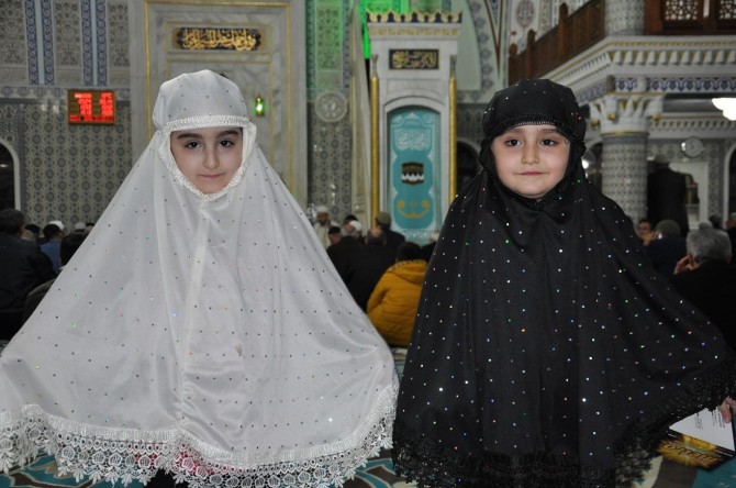 Batman'da Regaib Kandili dua ve ibadetlerle ihya edildi