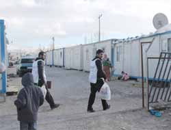 Van Rahmeteli Aileleri Ziyaret Ederek Yardımlarını Ulaştırdı