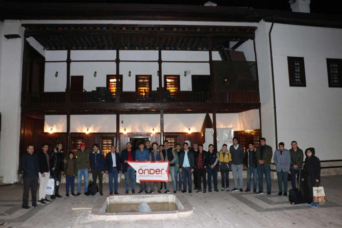 Genç Gönüllüler buluşması için Malatya İmam Hatip öğrencileri Ankara'ya gitti