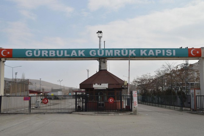 Ağrı'da Gümrük Müdürlüğü aracına roketli saldırı: Yaralılar var