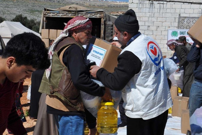 Weqfa Yetîman û Kerwana Umudê kêfa malbatên êtîm û zarokan anîn