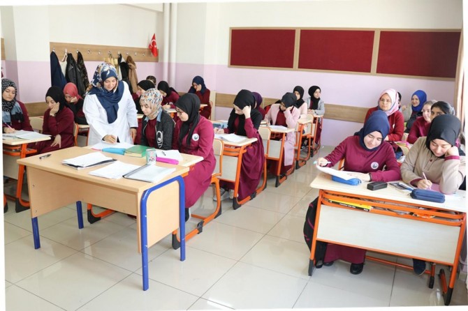 İmam Hatip Okulları ve öğrencileri başarılarıyla göz dolduruyor