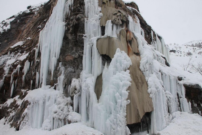 Bitlis’te kar yağışının ardından kartpotallık görüntüler oluştu