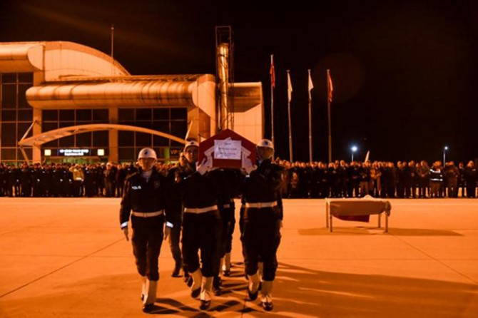 Saldırıda hayatını kaybeden gümrük personeli memleketi Şanlıurfa'ya gönderildi