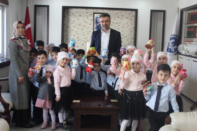 Kuran kursu öğrencileri harçlıklarını İdlib için bağışladı