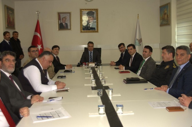 Bitlis Valisi Çağatay: “Uyuşturucu da en az koronavirüs kadar önemli”