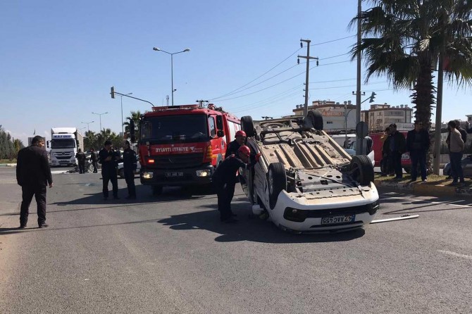 Şanlıurfa'da iki otomobil çarpıştı: 3 yaralı